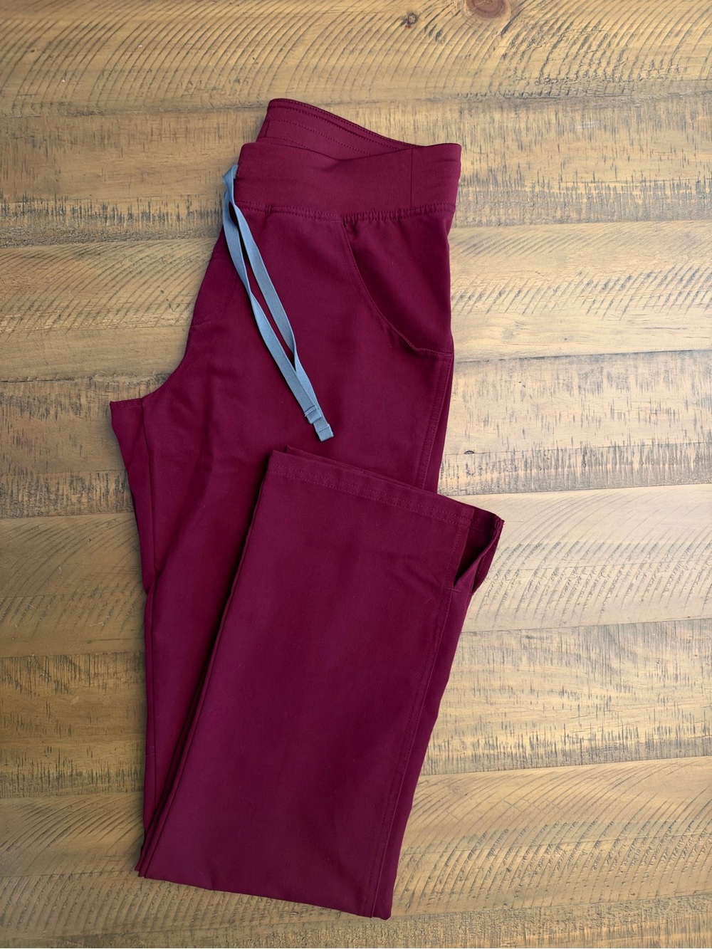 Women’s Figs Kade Cargo scrub pants